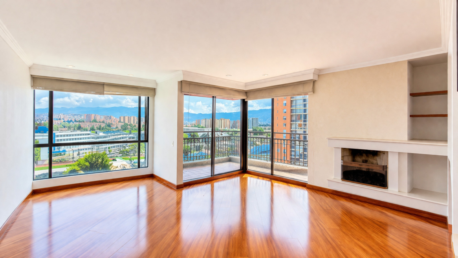 Sala moderna con vista panorámica